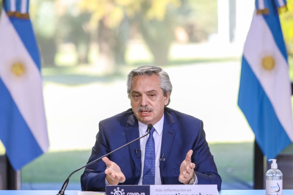 Por la pandemia, Argentina lanza plan de reactivación para pequeñas empresas e impuesto a grandes fortunas