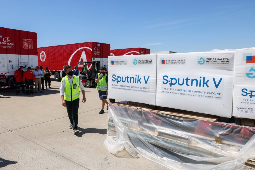 Llegaron a la Argentina las primeras 300 mil dosis de la vacuna rusa Sputnik V