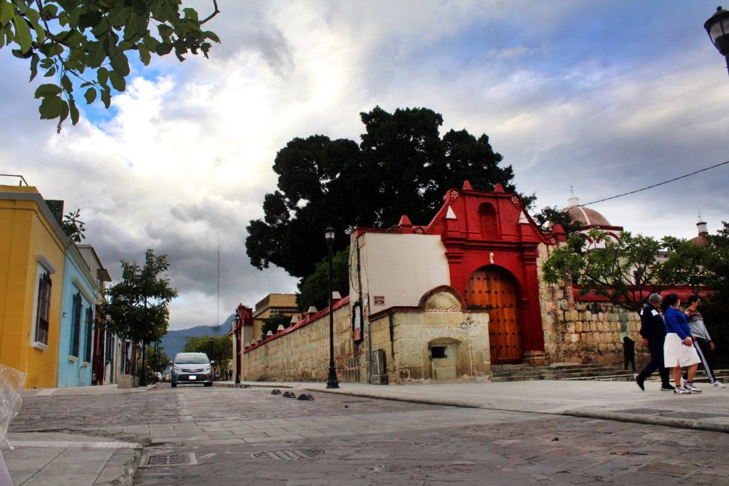 EL BARRIO DEL CARMEN ALTO, UNA ZONA CON MUCHA HISTORIA Y LA CASA DE LAS ARTESANÍAS DE OAXACA.