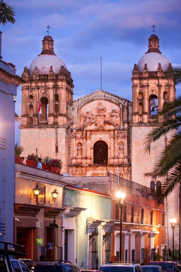 LA BELLA CIUDAD DE OAXACA DE JUÁREZ y EL ARTISTA PLÁSTICO PORFIRIO JUÁREZ
