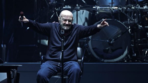 Phil Collins se despide de los fans en su último concierto