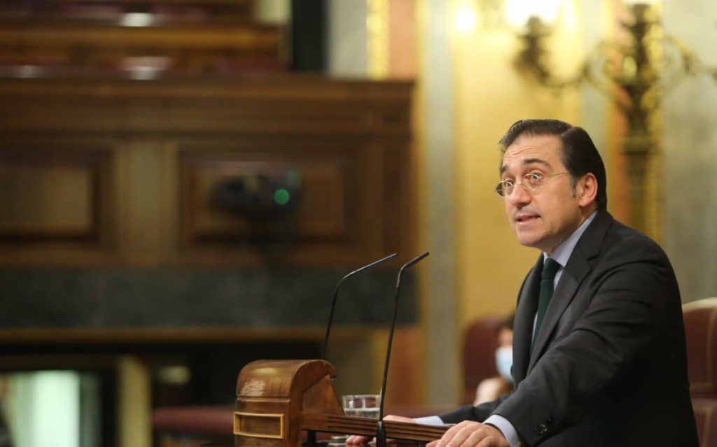 Albares pide al PP que “por lo menos no estorben” si no van a ayudar a mejorar la relación con Argelia