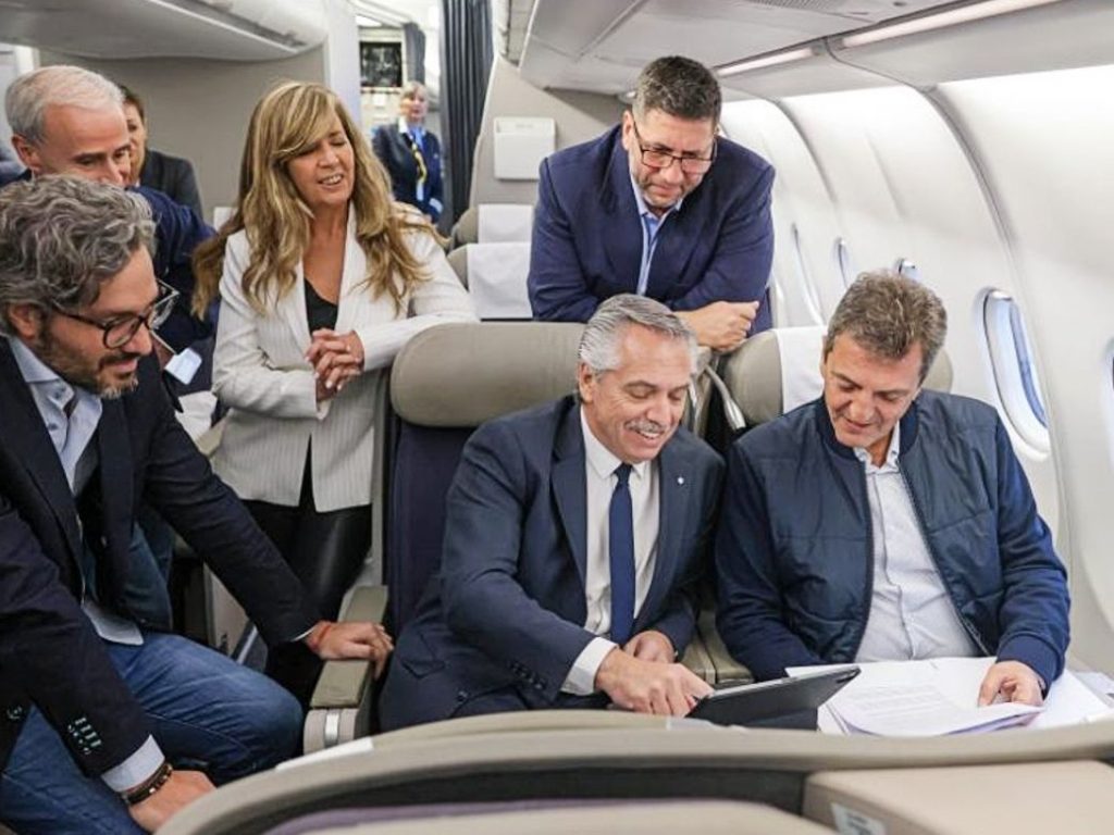 Polémica por el enorme gasto de Fernández en su gira mundial en medio de la grave crisis argentina