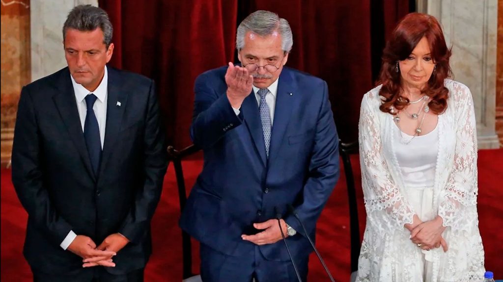 Desde Europa y Asia Fernández bloquea a Cristina Kirchner y a Sergio Massa