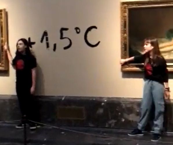 Activistas se pegan en el Museo del Prado a cuadros de Goya