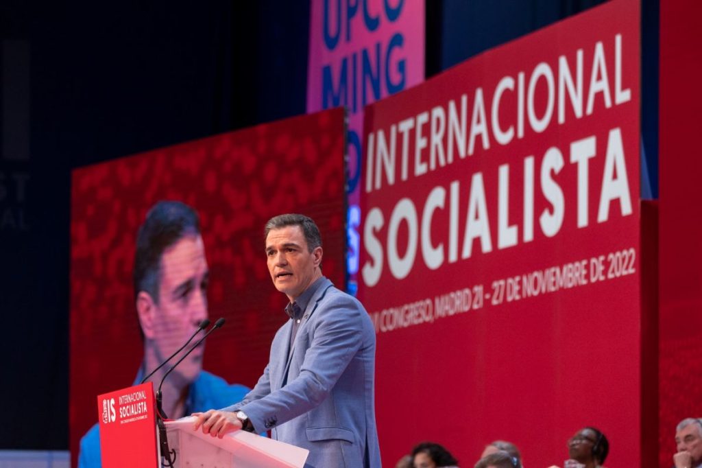 Sánchez pide a la CEOE que se siente «ya» con los sindicatos para lograr un pacto de rentas