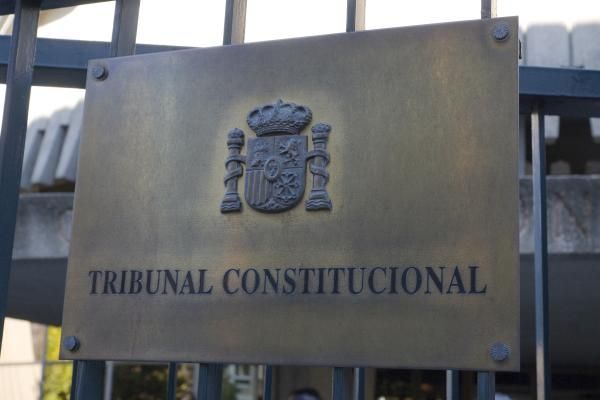 El Constitucional paraliza la tramitación de la reforma que afecta a su renovación