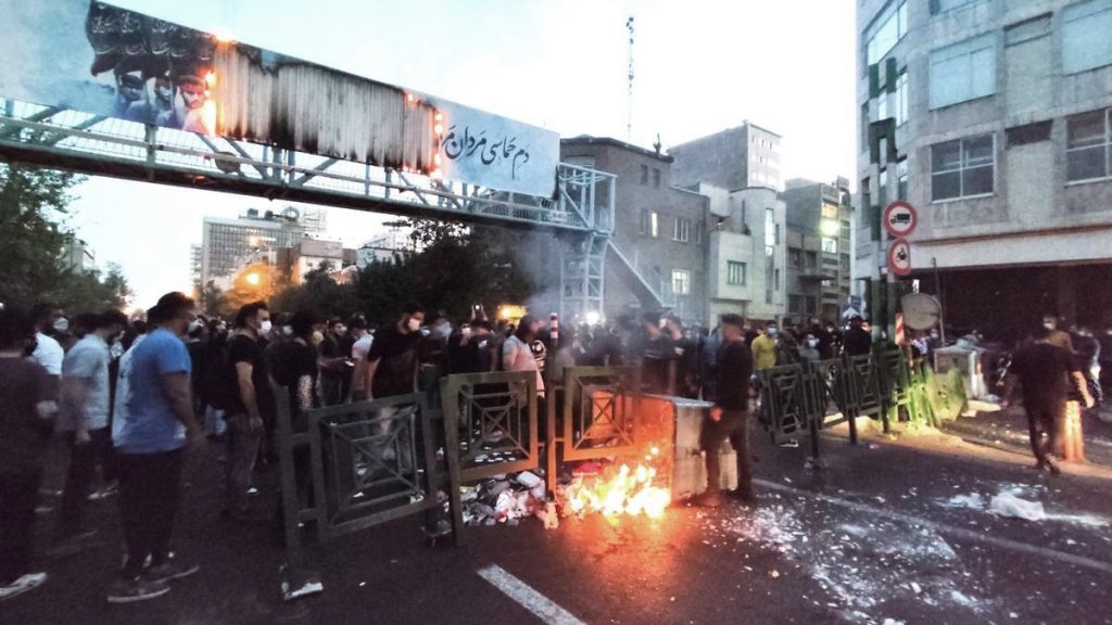 Irán elimina la Policía de la moral