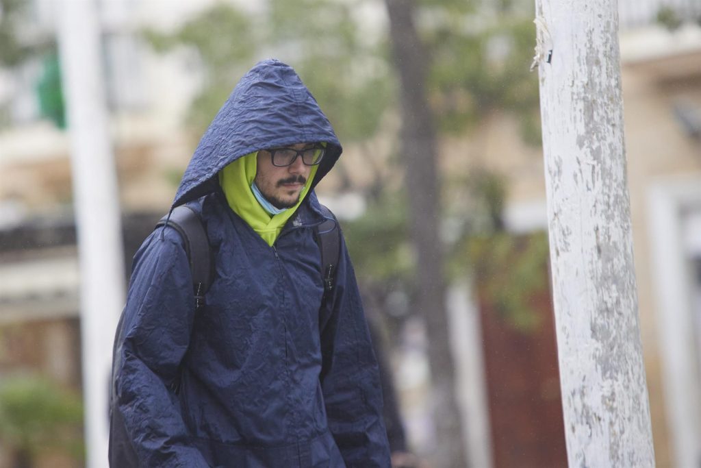 Aviso amarillo por lluvias este miércoles en Málaga