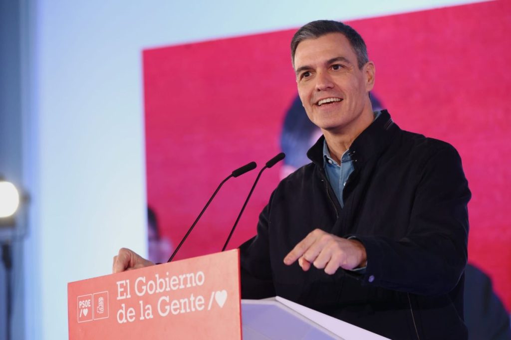 Sánchez denuncia que con el PP las pensiones hubieran subido “un poco más de dos euros” este año