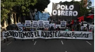 Alberto Fernández ajusta la ayuda social y se inician movilizaciones y cortes en todo el país
