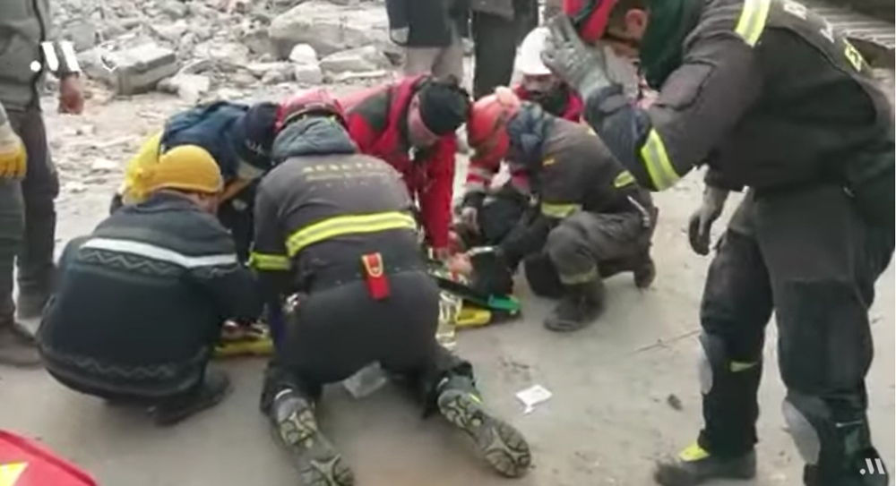 Bomberos Sin Fronteras rescatan a una familia en Turquía
