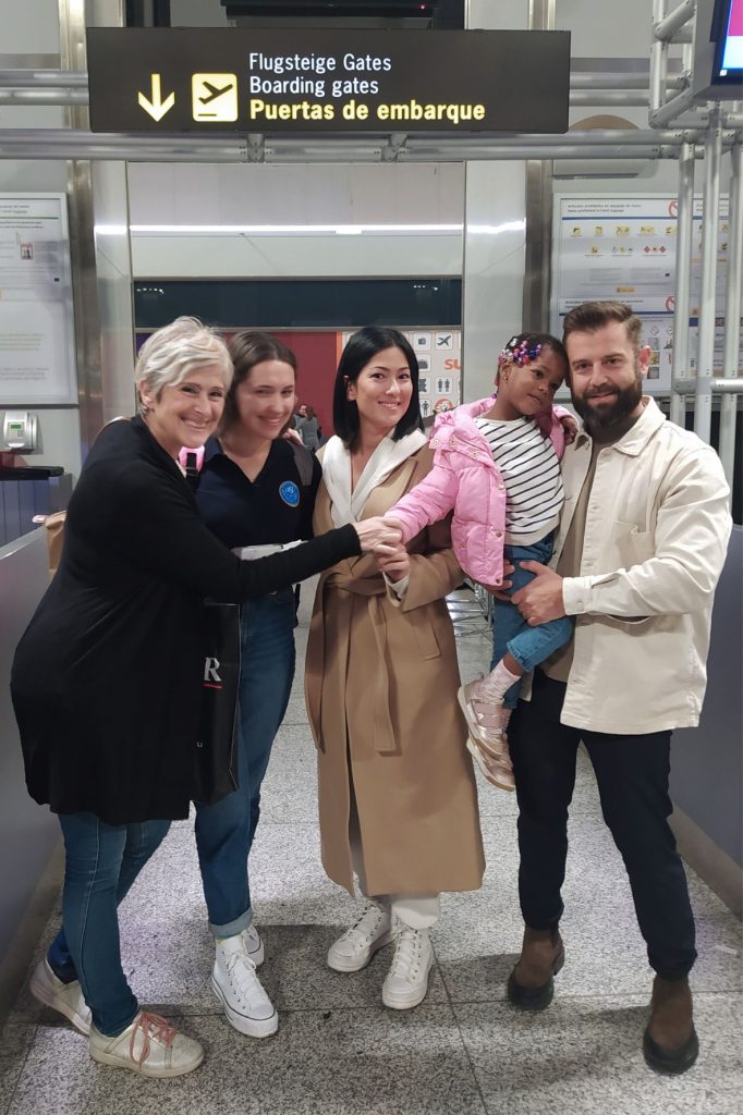 La pequeña Mariama Kindy vuelve a Guinea tras ser intervenida en Málaga