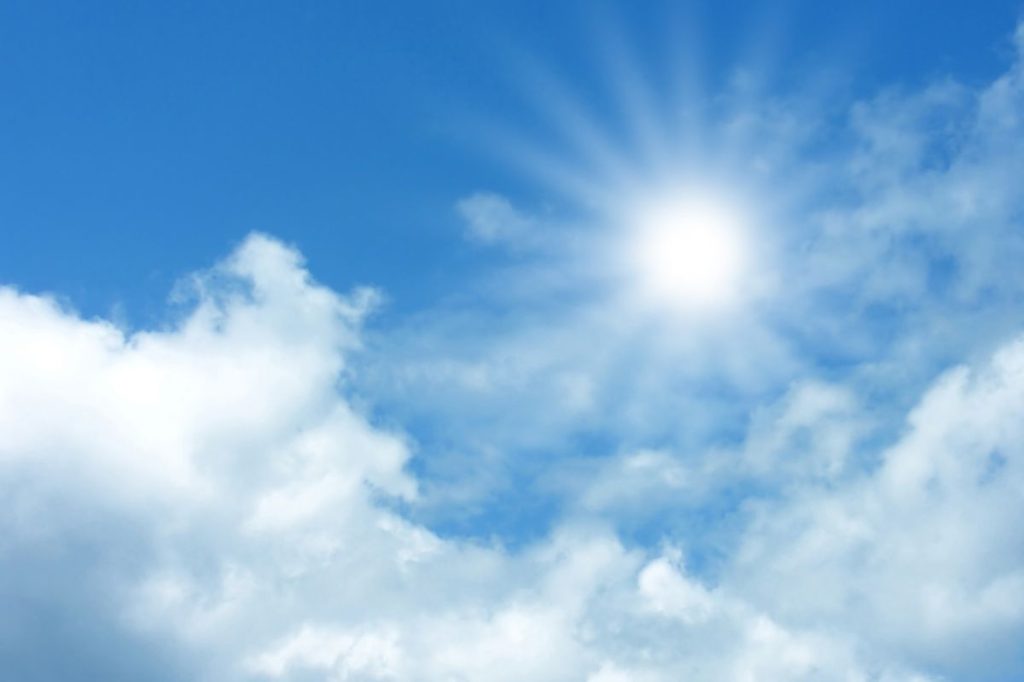 Sol y calor de junio en el tramo festivo de la Semana Santa