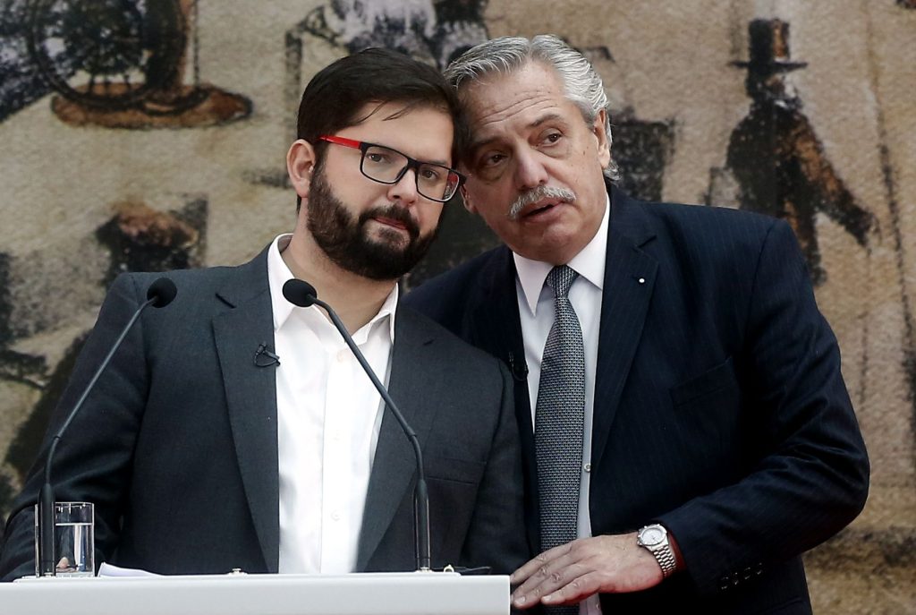 Fernández retomó su agenda pero sólo para volver a salir del país