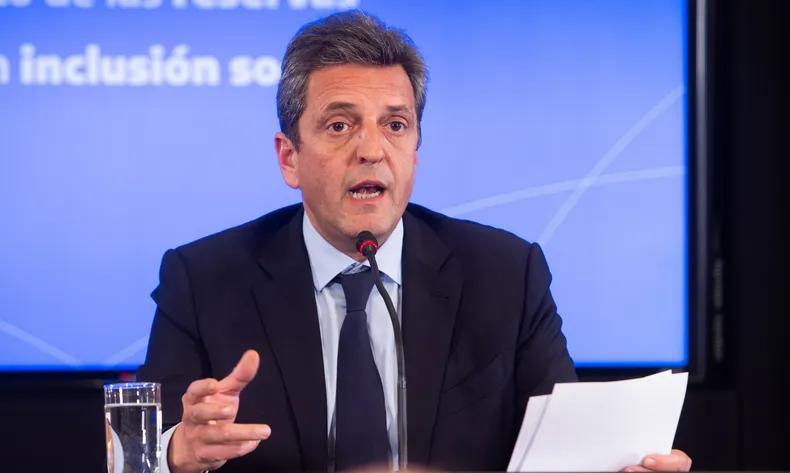 Massa prueba con otro paquete de medidas para intentar frenar la Inflación