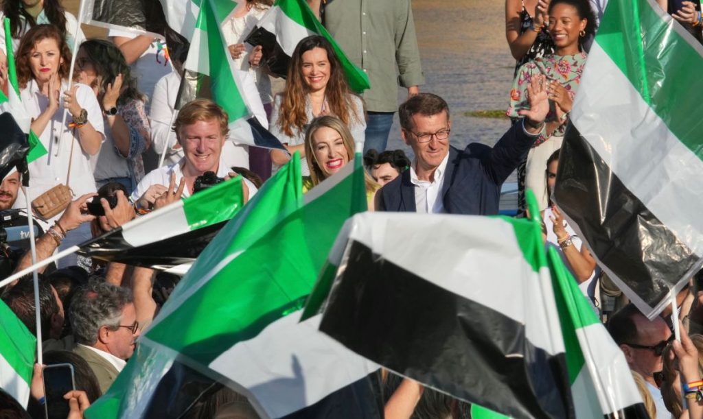 Feijóo llama al “cambio sereno” para “poner sentido común a los despropósitos” del “sanchismo”