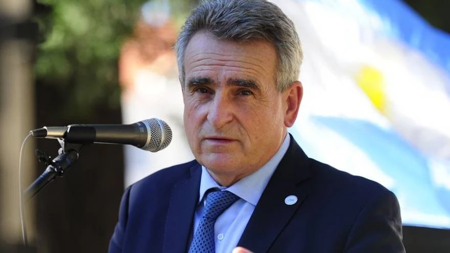 Para irritar a Cristina Kirchner, Fernández promueve la precandidatura de su jefe de Gabinete, Rossi