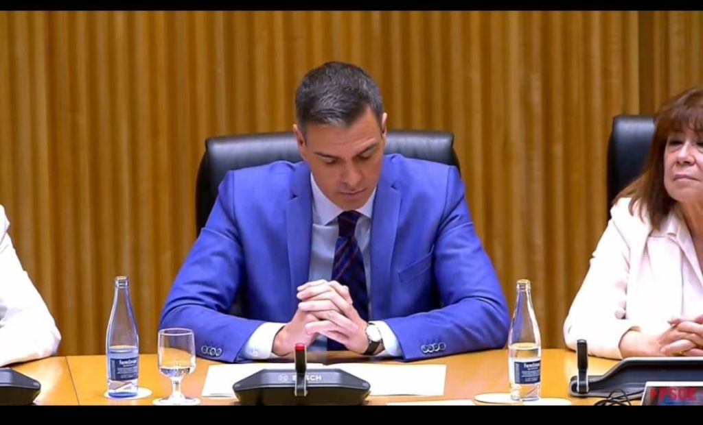 Sánchez arenga a «dar la batalla» para evitar el tándem de la «extrema derecha y la derecha extrema»