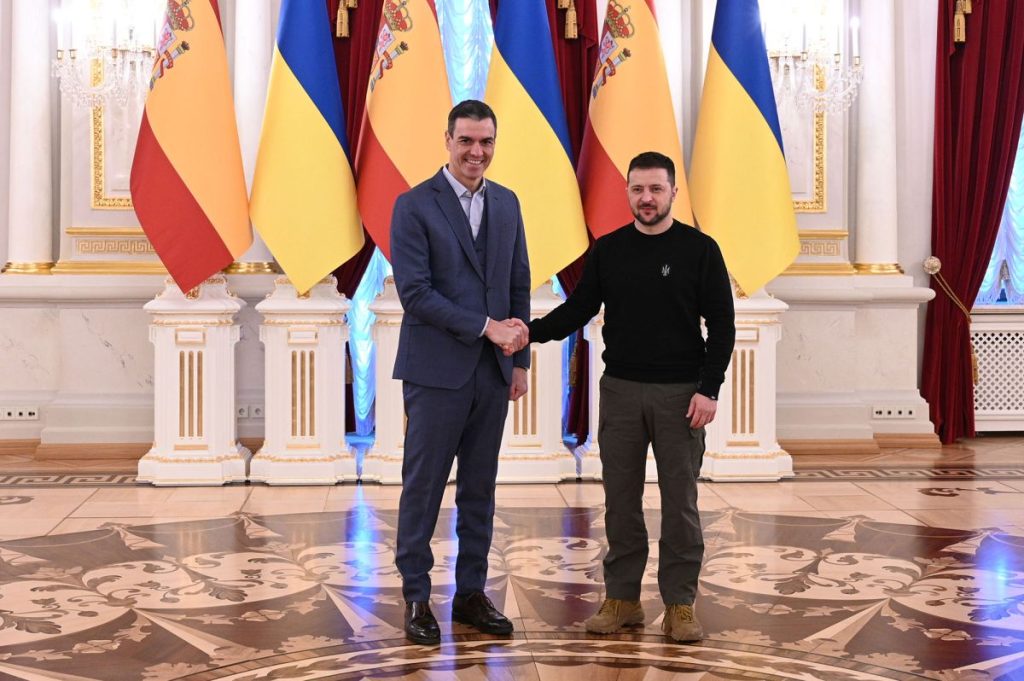 Sánchez asume la Presidencia de la UE viajando a Kiev para reunirse con Zelenski