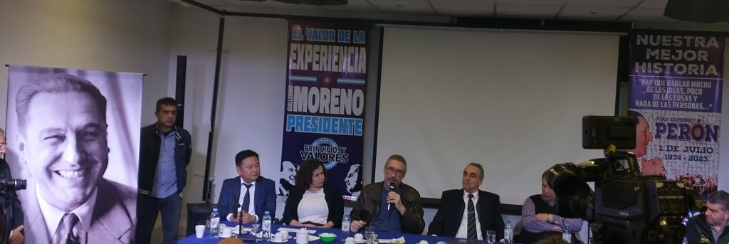 El ex secretario de Comercio, Guillermo Moreno, presentó con Fabre a su candidato a alcalde porteño, el sacerdote Graham
