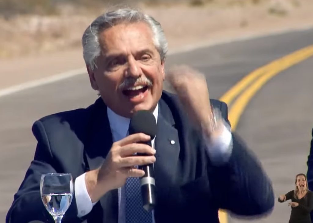 Fernández criticó a empresarios y gobernadores que no quieren pagar el bono al que llamó «plan justicia»