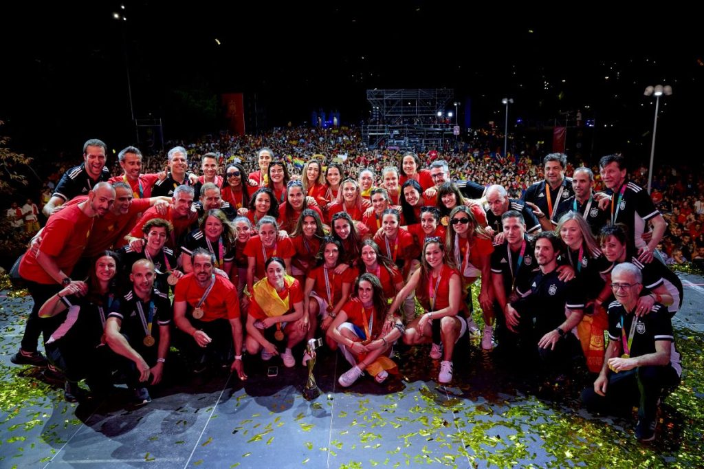 Medalla de oro del merito deportivo a la selección femenina de fútbol