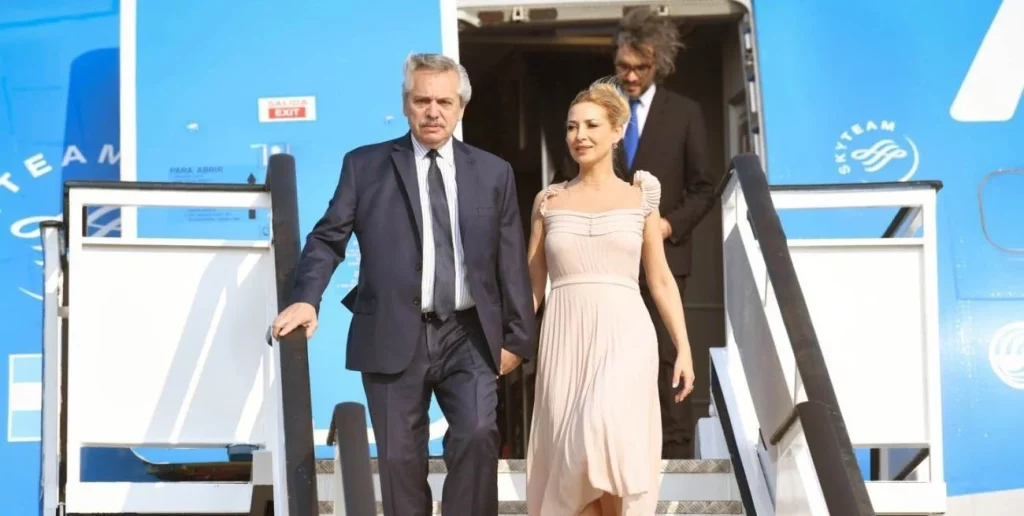 Pese a la grave crisis económica Fernández se embarca en una costosa gira mundial