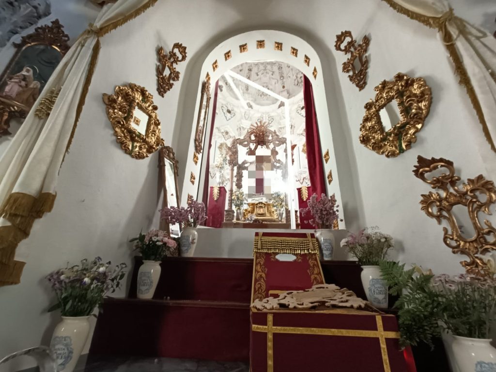 Roban el Niño Jesús y el manto de la Virgen de Flores, patrona de Álora