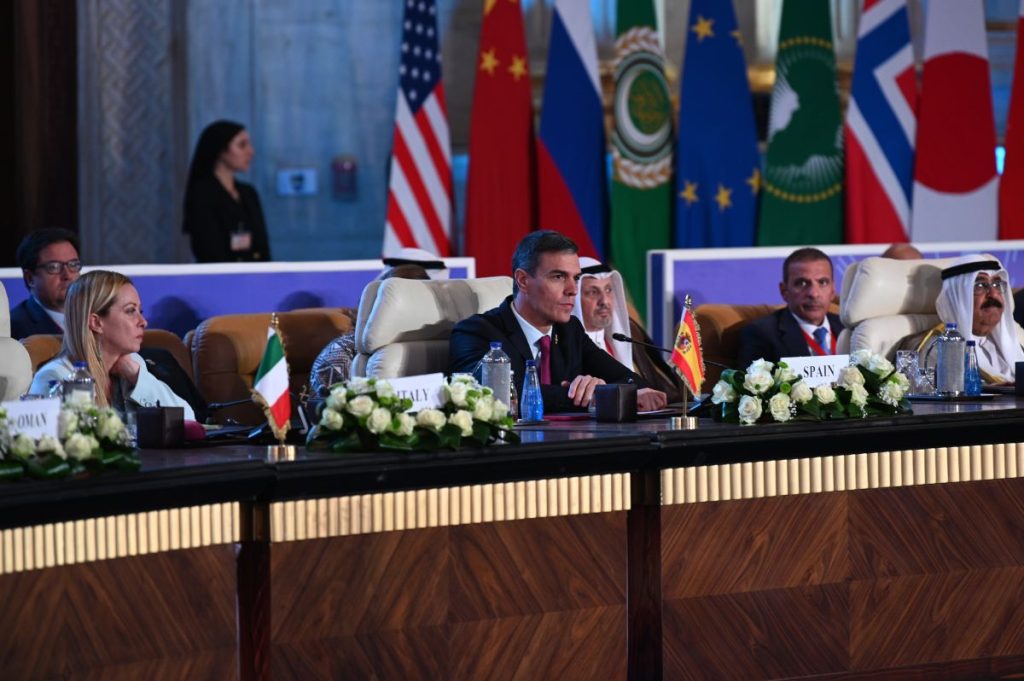 Buscar una solución para la paz en la región, basada en dos Estados