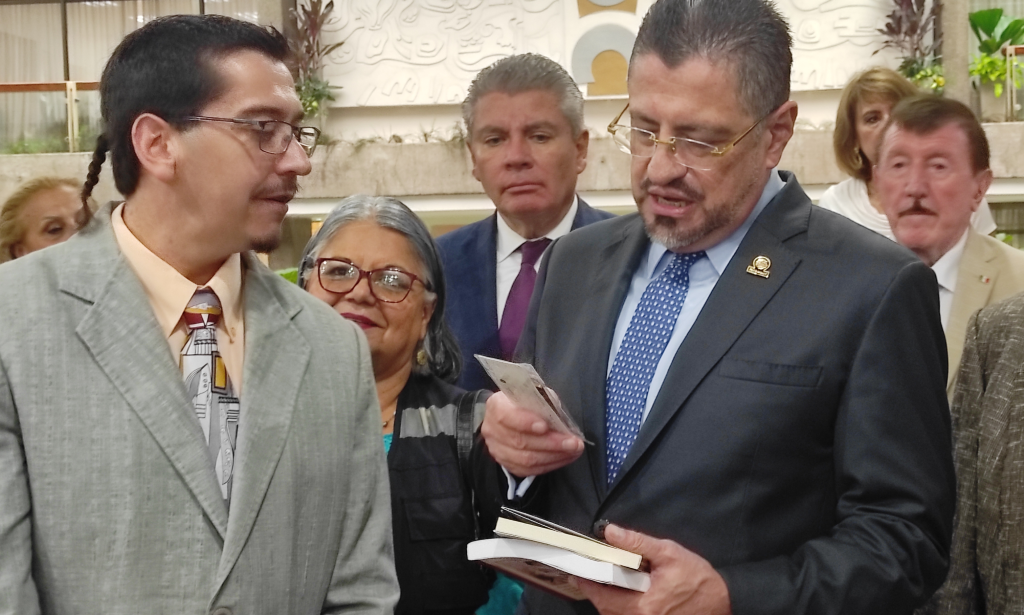 COSTA RICA: ¿Es el Presidente Rodrigo Chaves ese ‘Hombre Malo’ comparado con Johannes Gutenberg?