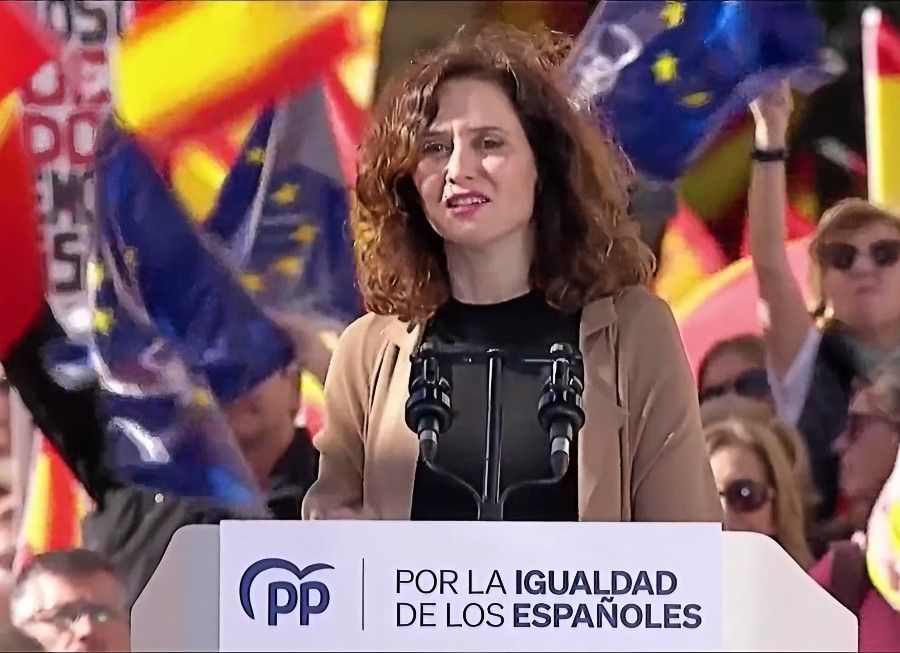 Ayuso acusa a Sánchez de conducir a una dictadura