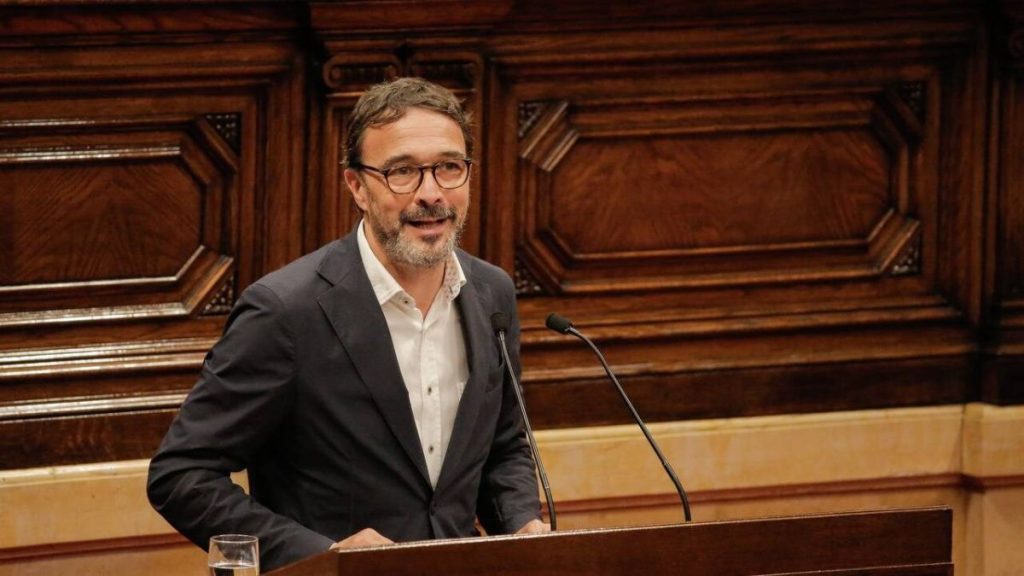 Rius critica a Sánchez por no cambiar ministros polémicos en su nuevo Gobierno.