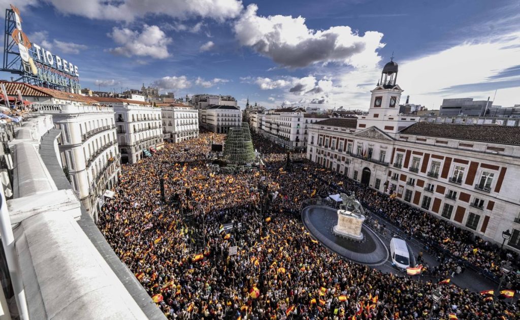 Líder del PP logra movilización masiva contra pactos