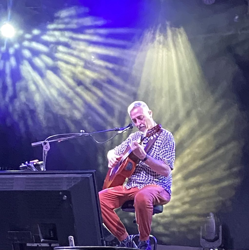 El músico Pedro Aznar cautiva con su interpretación de poesías de Borges