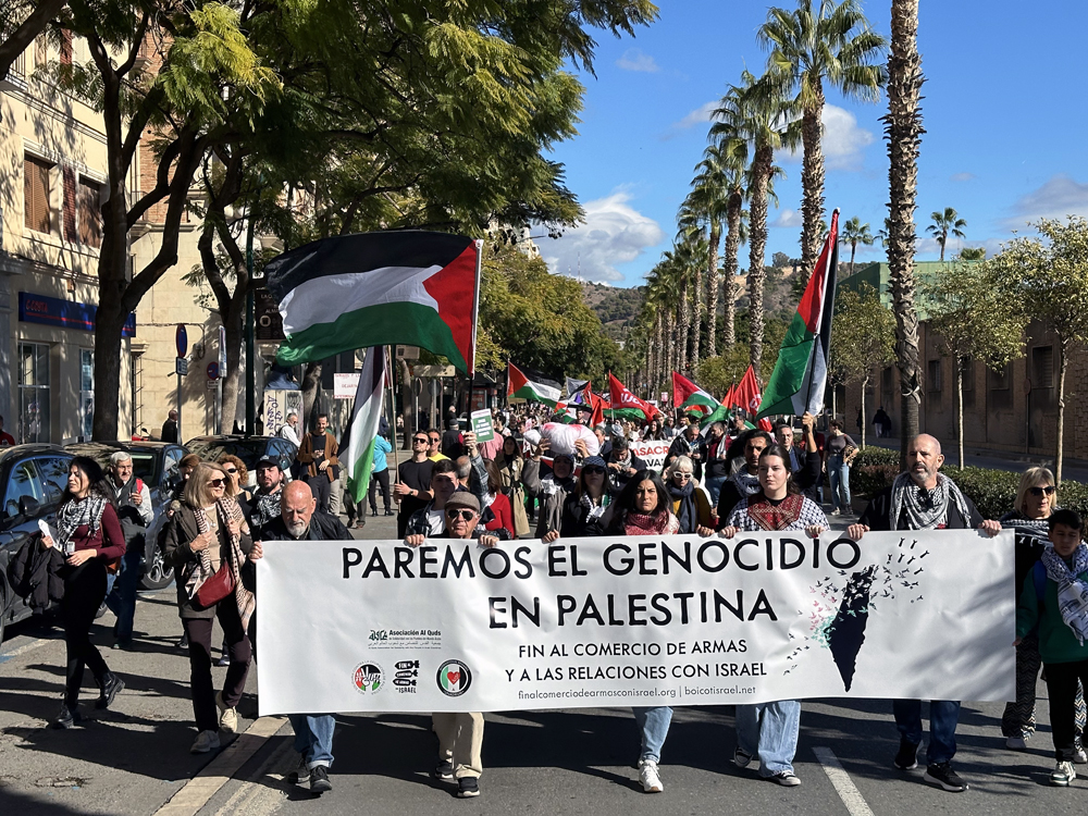 Miles de personas protestan contra el genocidio en Palestina
