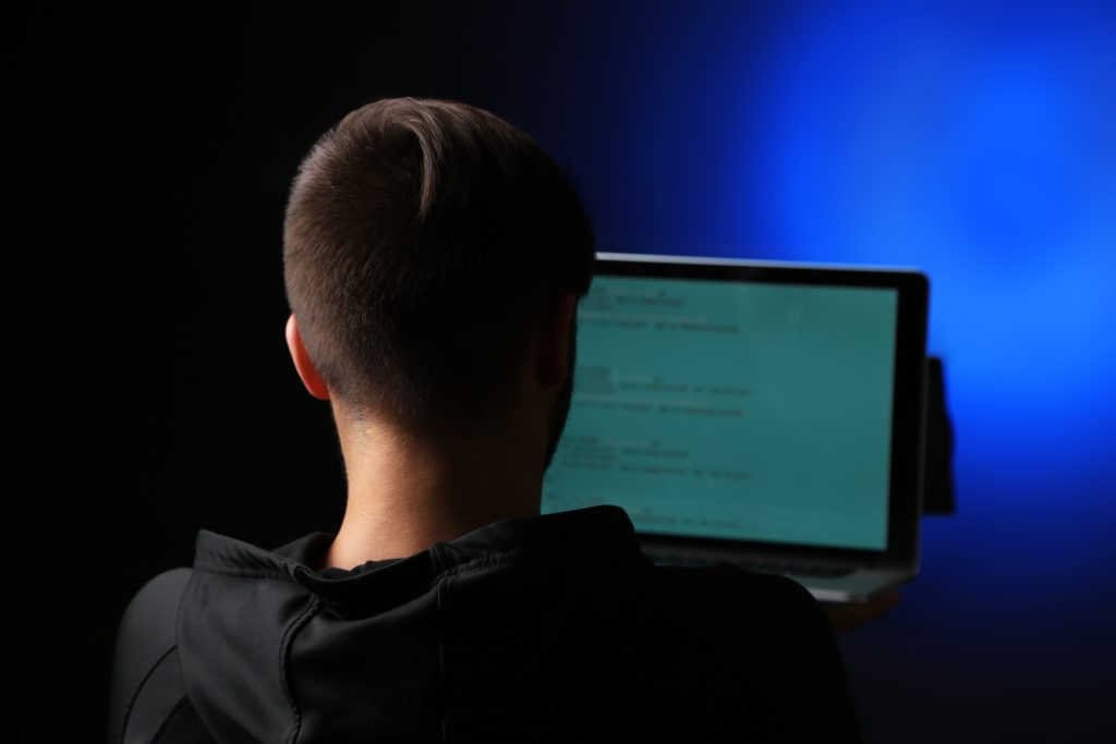 Gobierno español implementa medidas para proteger a los menores en Internet