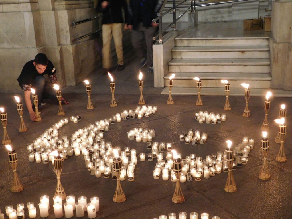 Más de un centenar de países oscurecen hoy sus monumentos por la Hora del Planeta
