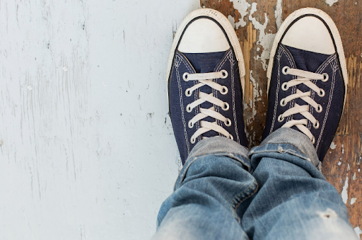 Aventuras cómodas y llenas de estilo con zapatillas de lona para niños