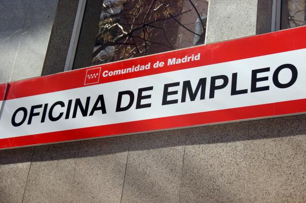 El paro sube en 21.884 personas en agosto lastrado por el sector servicios