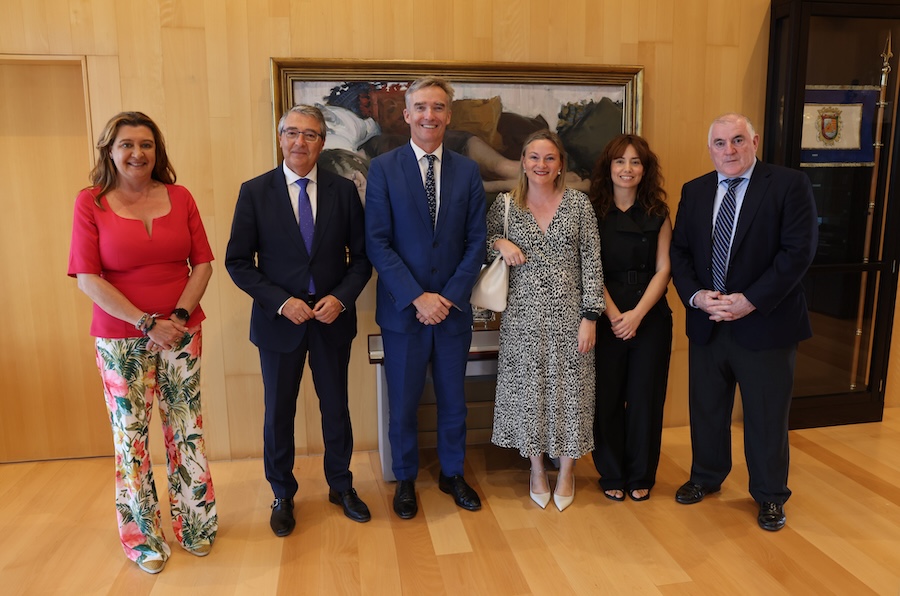 Salado recibe al nuevo embajador británico