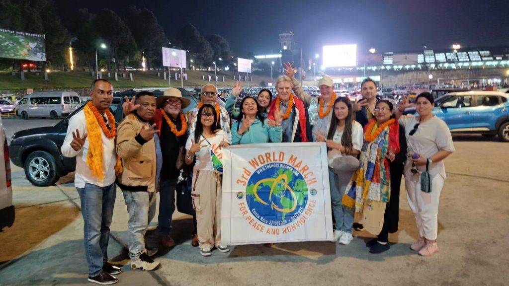 Activistas marchan por la paz y noviolencia en Katmandú