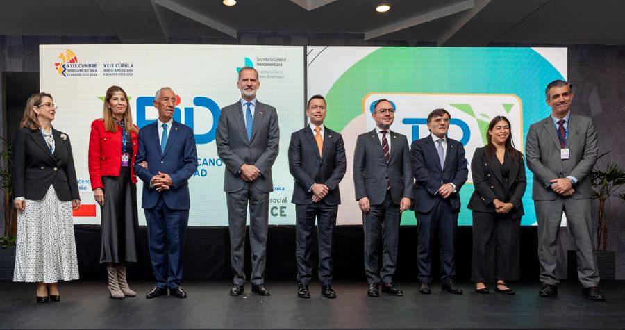 Nace la Tarjeta Iberoamericana de Discapacidad para garantizar derechos y movilidad en la región El Rey de España y el presidente de Ecuador, en la presentación de la Tarjeta Iberoamericana de Discapacidad | Foto de Segib