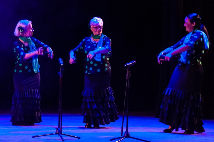 El Teatro Municipal acoge danzas internacionales.