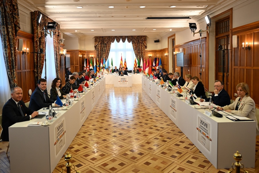 Presidentes critican carpetas vacías en la conferencia
