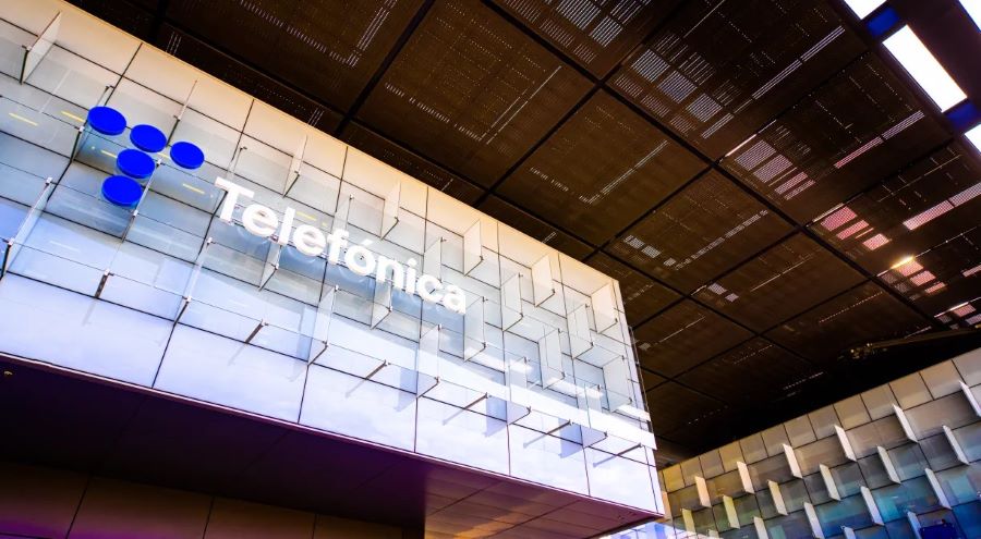 Telefónica vende su filial argentina por 1.189 millones de euros Sede principal de Telefónica en Madrid | Foto de Telefónica