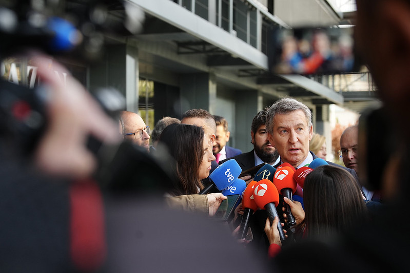 El líder del PP critica la guerra comercial estadounidense