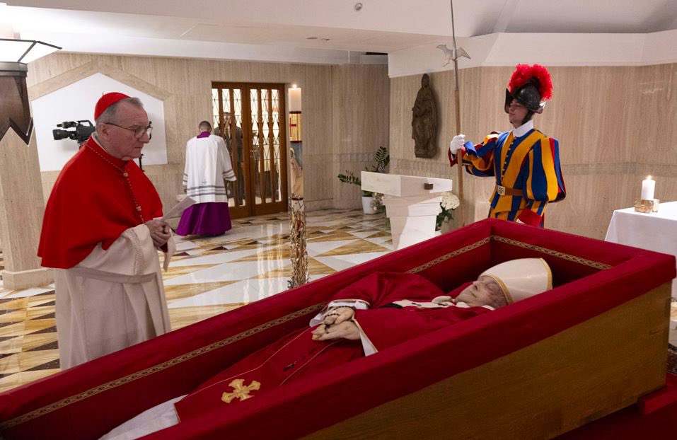 El Vaticano difunde las primeras imágenes del papa Francisco tras su muerte