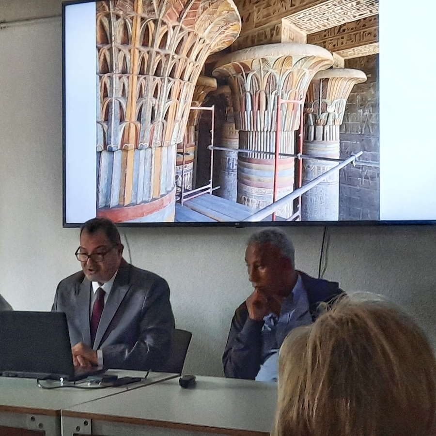 Conferencia sobre el templo egipcio de Esna al alumnado del máster en Conservación y restauración de bienes culturales