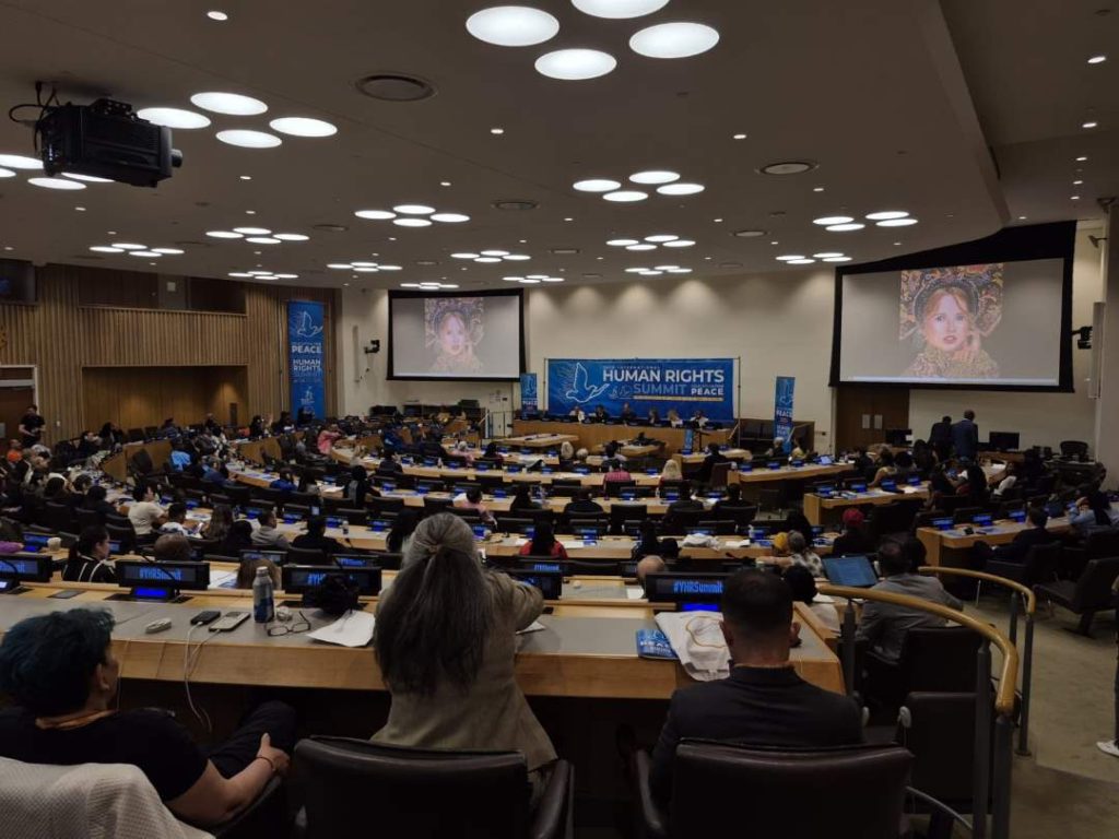 Gotasi presenta en la ONU el Piramidismo Cromático